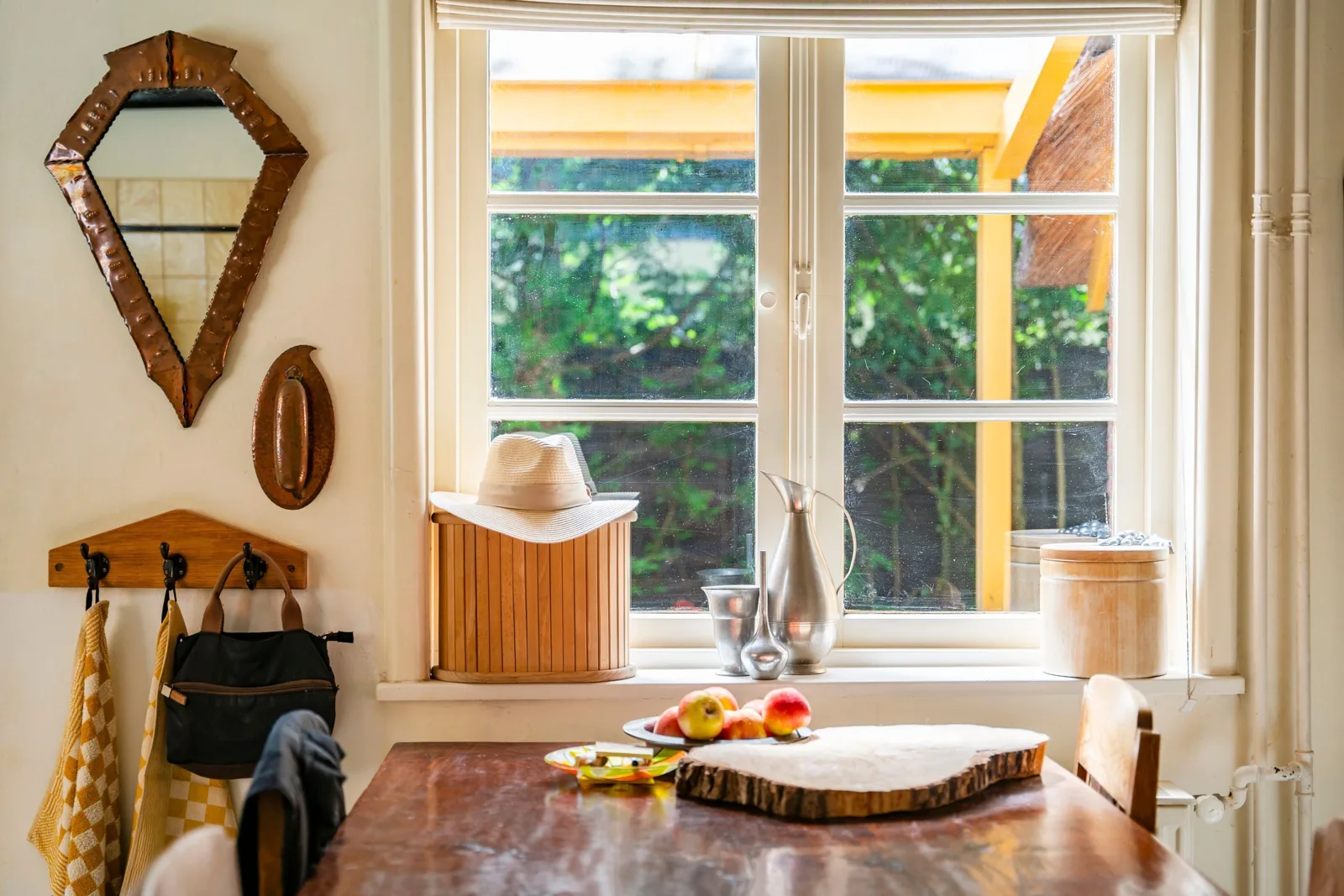 Villa De Boschkant, Bergen (NH) – keuken met zicht op de tuin