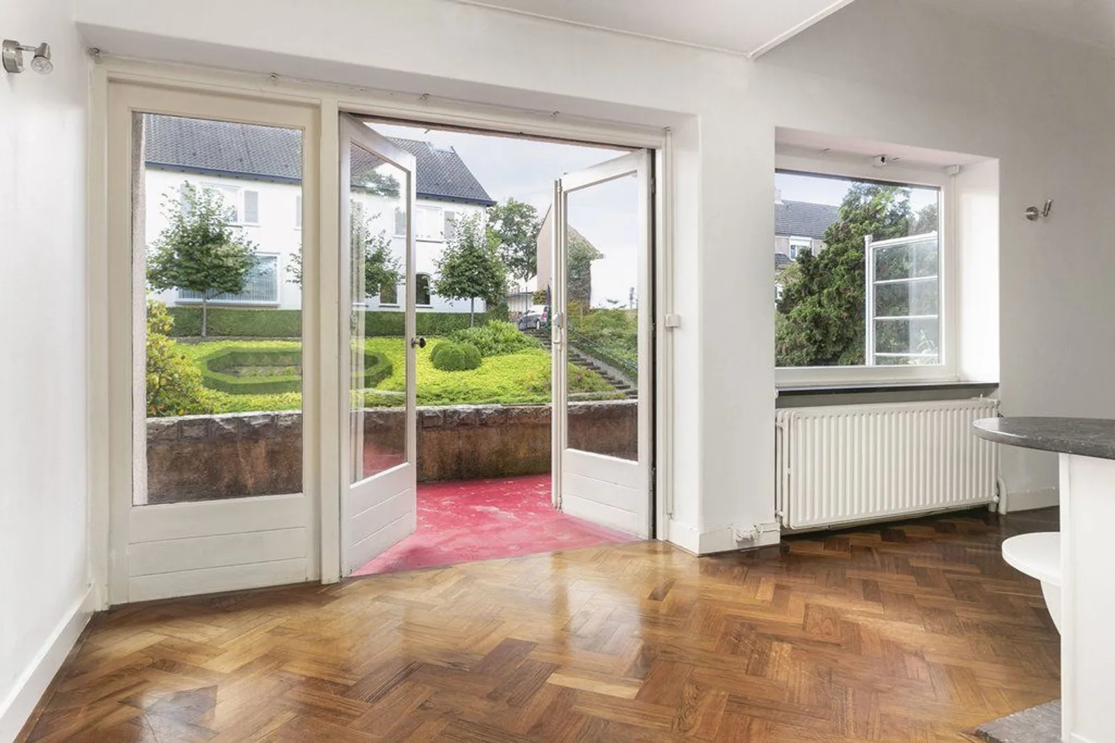 Villa Lindestraat, Brunssum – woonkamer met tuindeuren