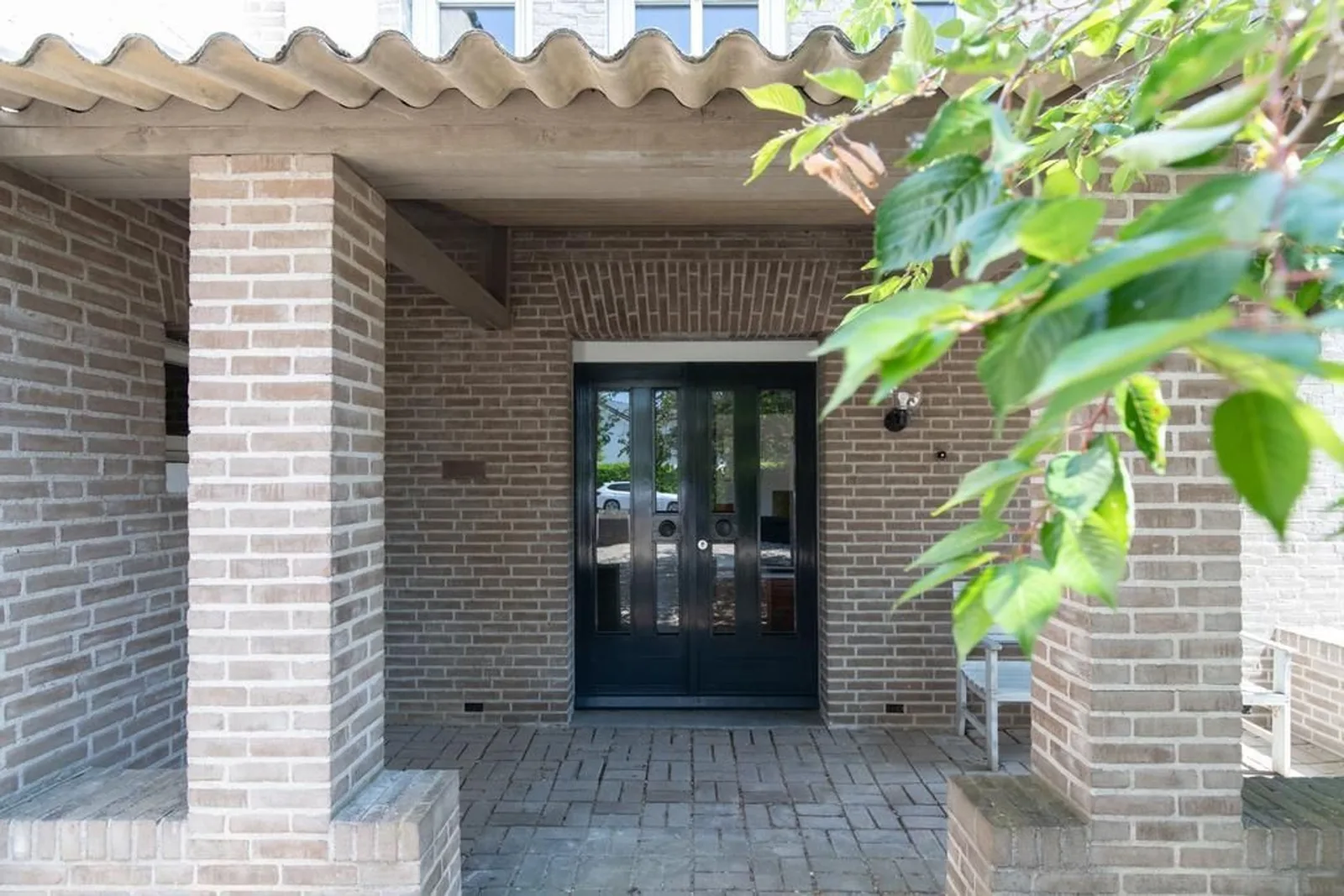 Kleine Veer 4, ’s-Hertogenbosch – portiek met dubbele voordeur