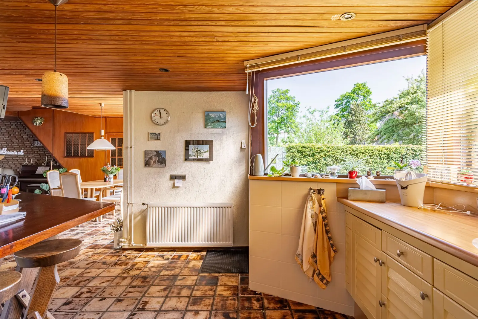 Stadsvilla Ouddiemerlaan, Diemen – keuken met ontbijtbar