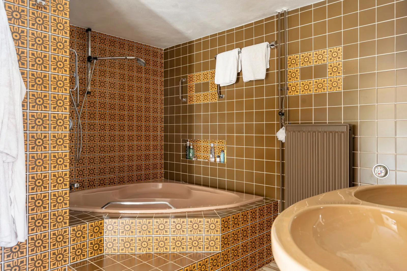 Stadsvilla Ouddiemerlaan, Diemen – badkamer in originele stijl