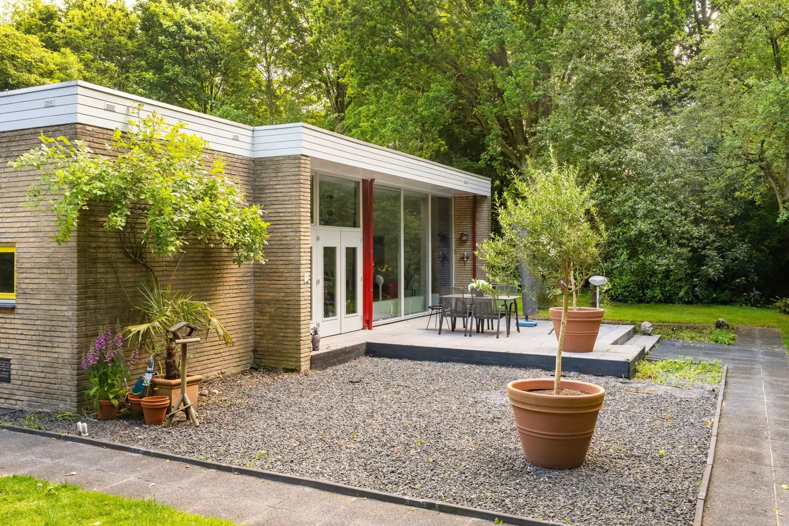 Rietveld-bungalow Folgeralaan 13, Drachten – gevel aan het grindplein