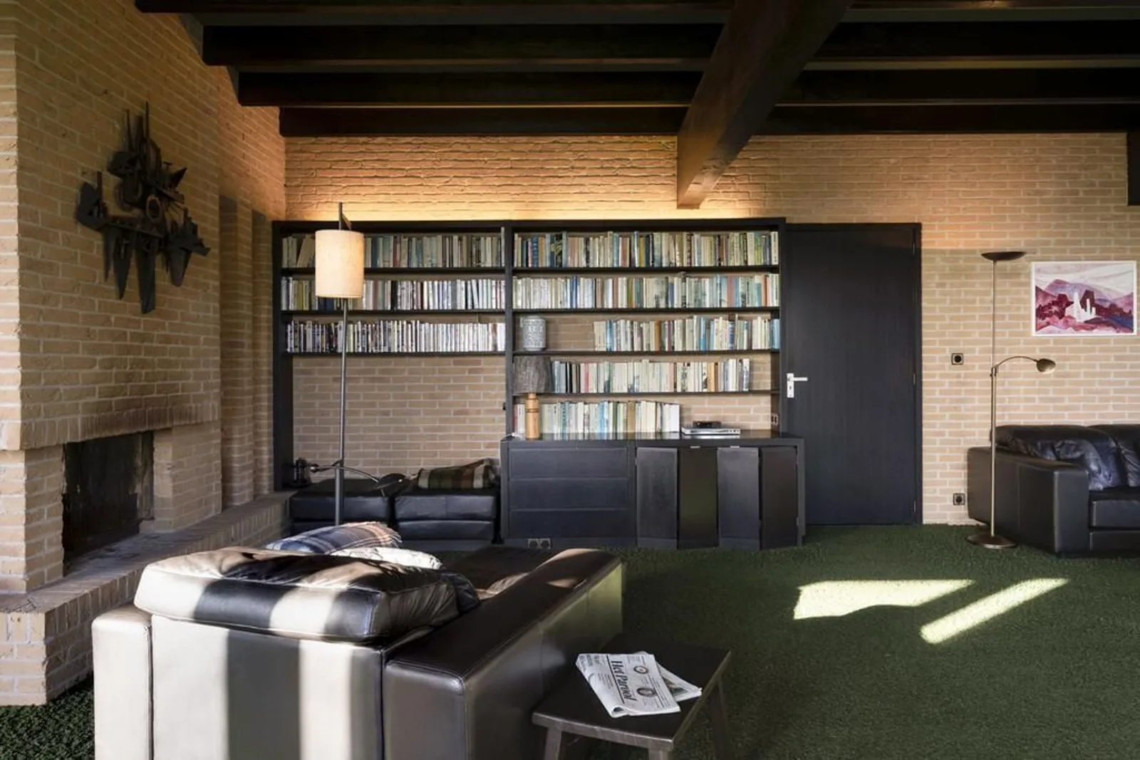 Koaidyk 2, It Heidenskip – woonkamer met boekenwand