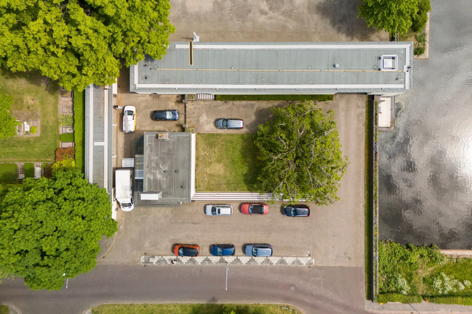 Dienstwoning Noorderbegraafplaats, Hilversum – luchtfoto van het ensemble