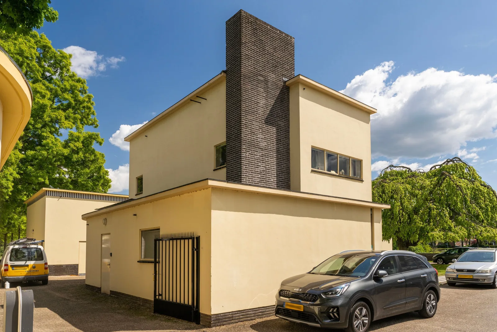 Dienstwoning Noorderbegraafplaats, Hilversum – de woning met schoorsteen