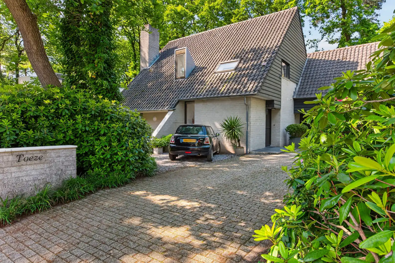Eleonoraweg 7, Nijmegen – oprit en voorgevel