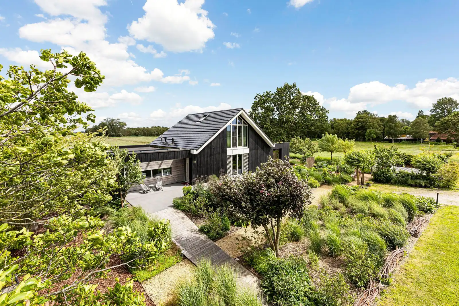 Architectuurwoning, Langelille – het erf met de tuin rondom