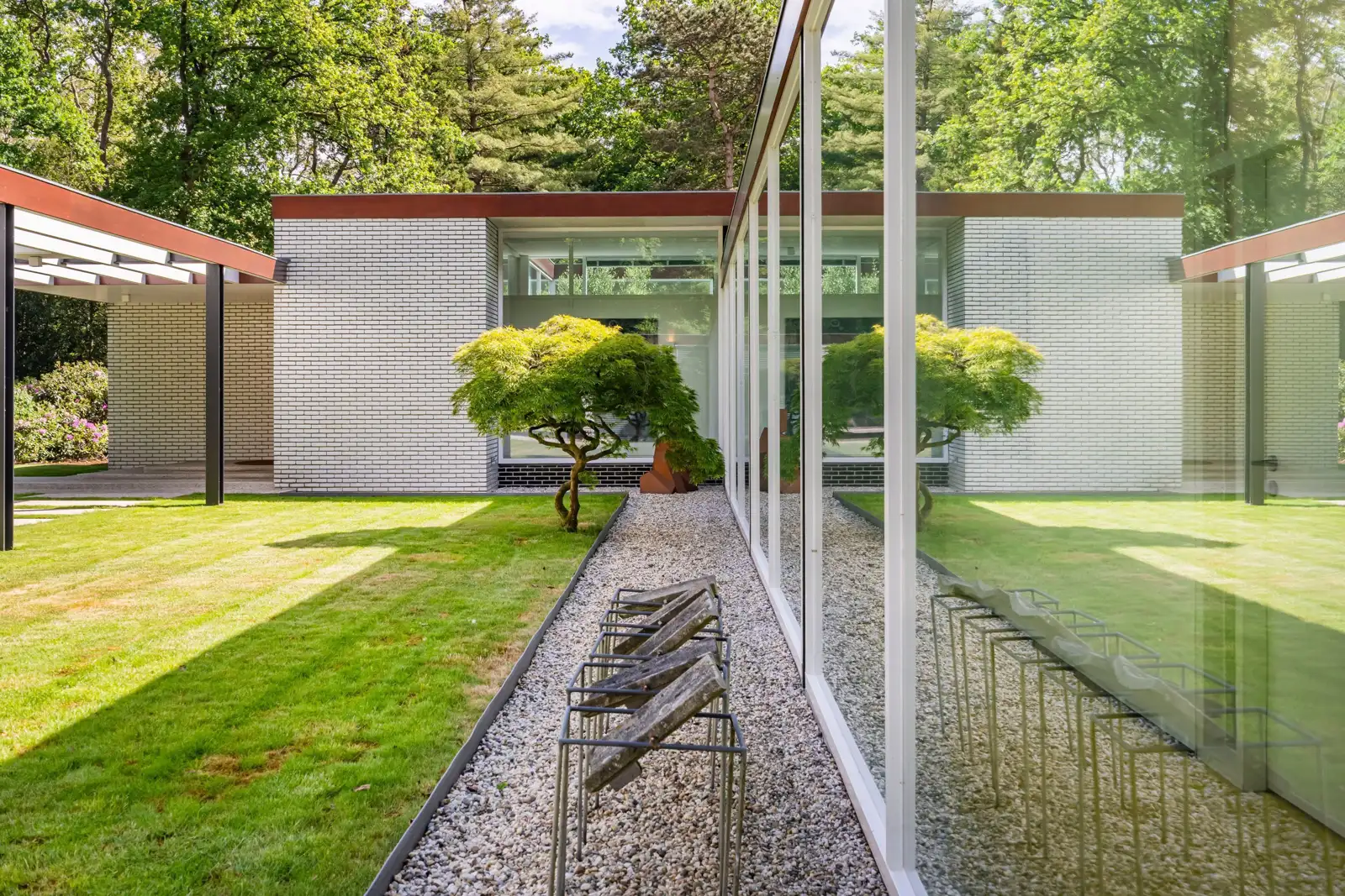 Woonhuis Bosschaert, Laren – glazen gevel langs de patio