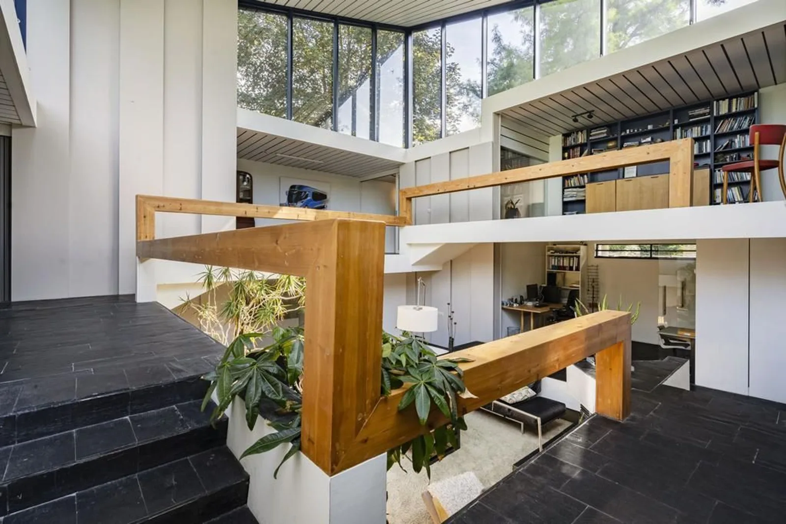 Huize Sisu, Nijmegen – trappen rond de vide