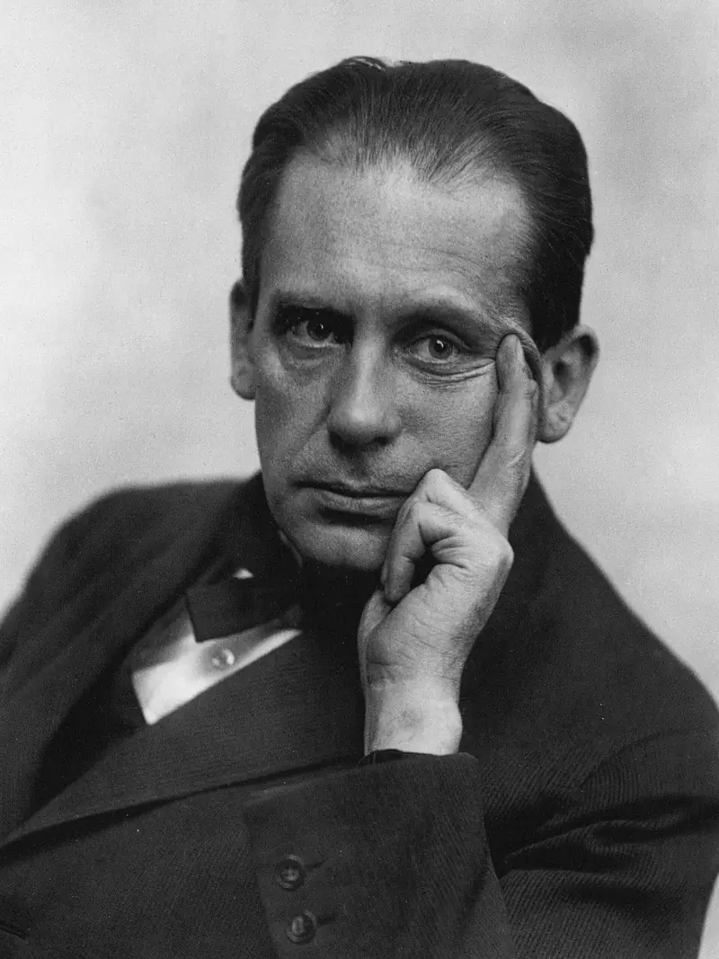 Portret van Walter Gropius, ca. 1919