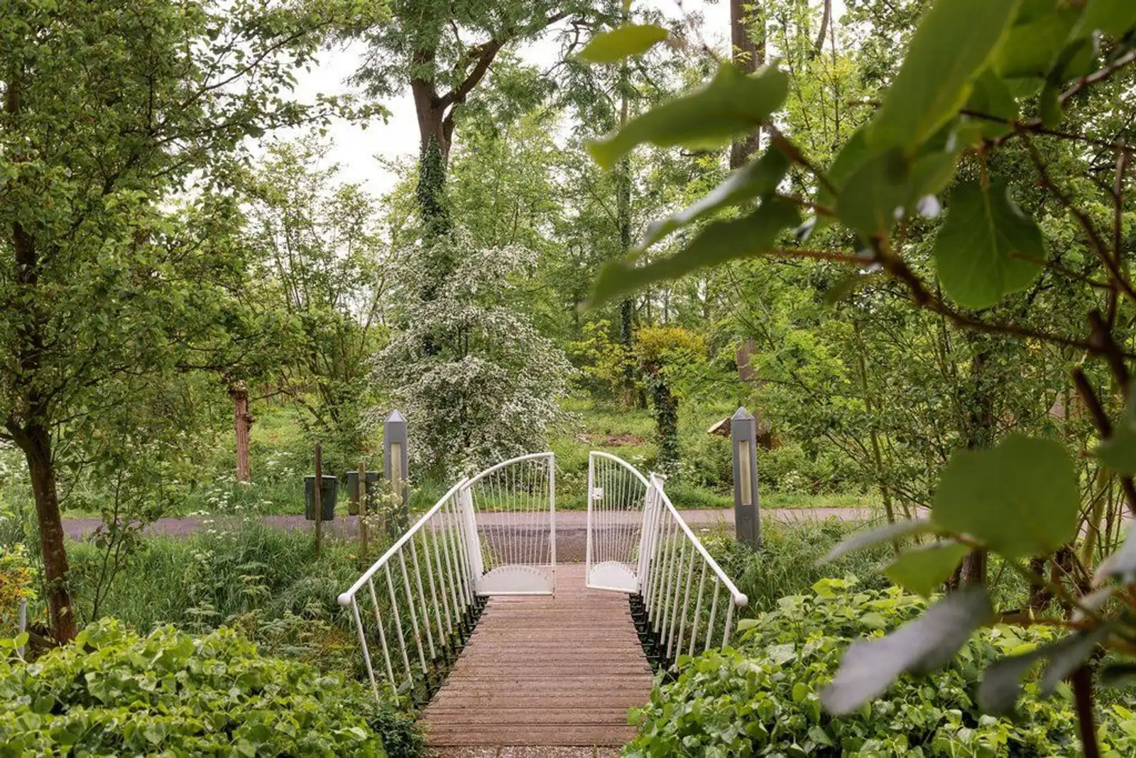 Villa ‘Voorbij de wegen’, Rhoon – brug over de sloot