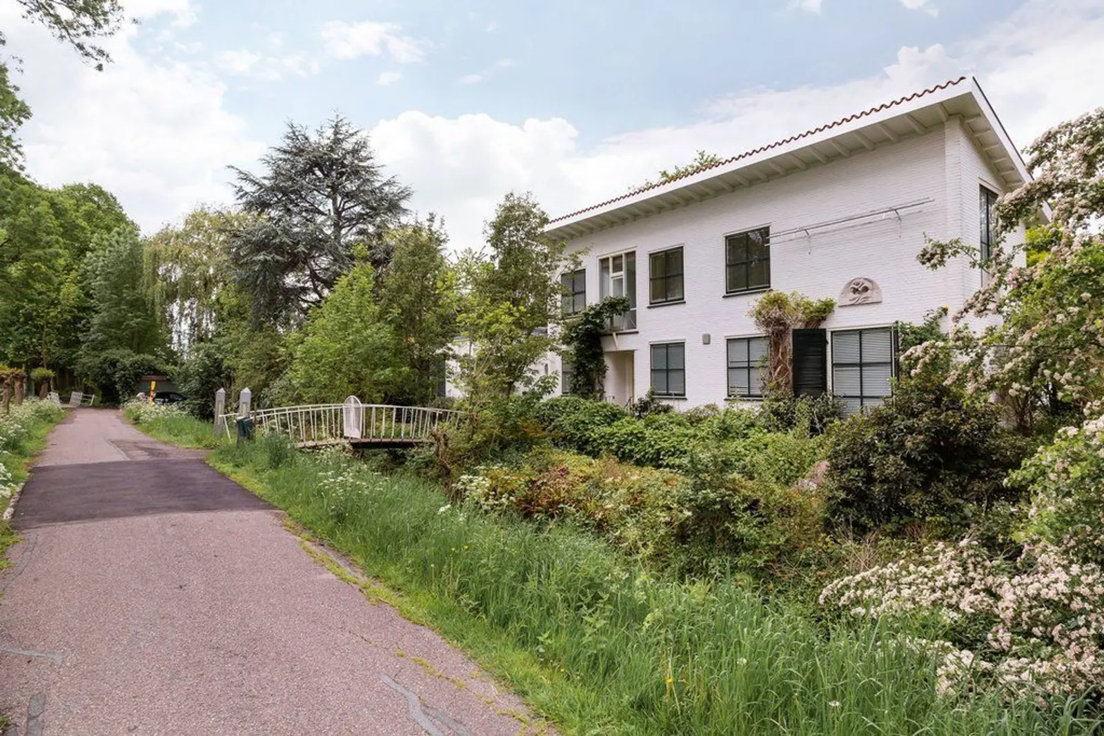Villa ‘Voorbij de wegen’, Rhoon – de villa aan de sloot