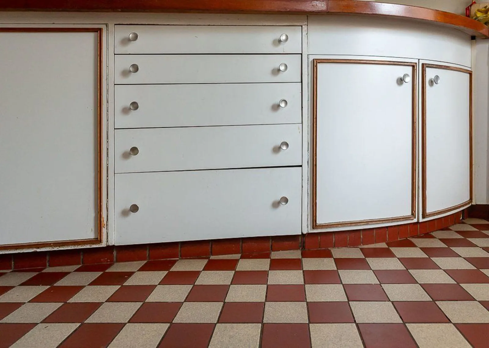Villa ‘Voorbij de wegen’, Rhoon – originele keukenkasten