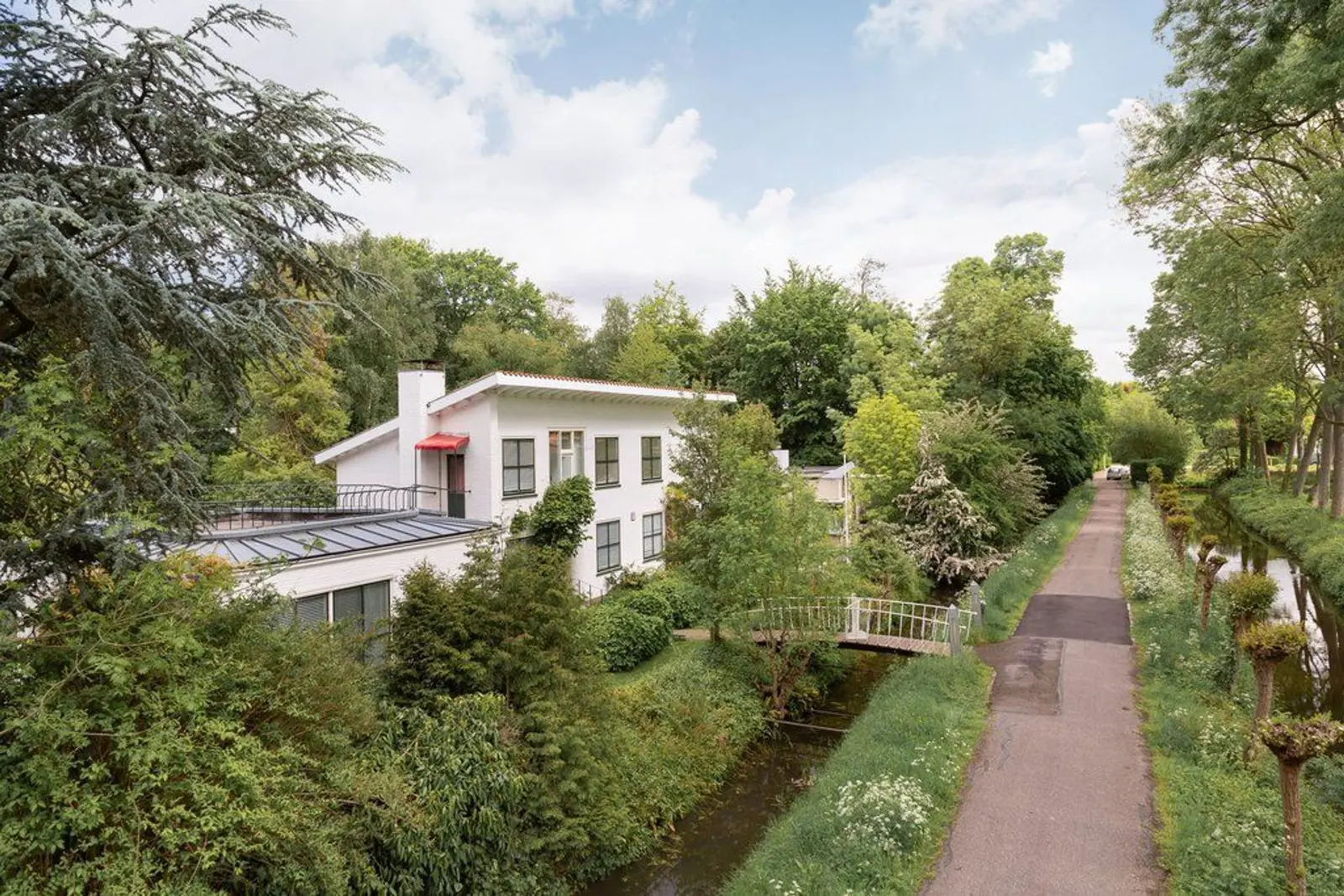 Villa ‘Voorbij de wegen’, Rhoon – de villa achter de sloot