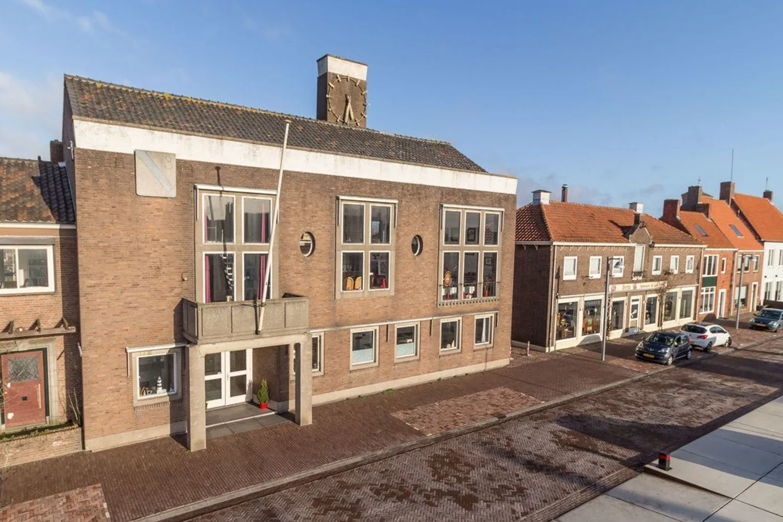 Voormalig raadhuis Schoondijke, Schoondijke – het raadhuis aan het Dorpsplein