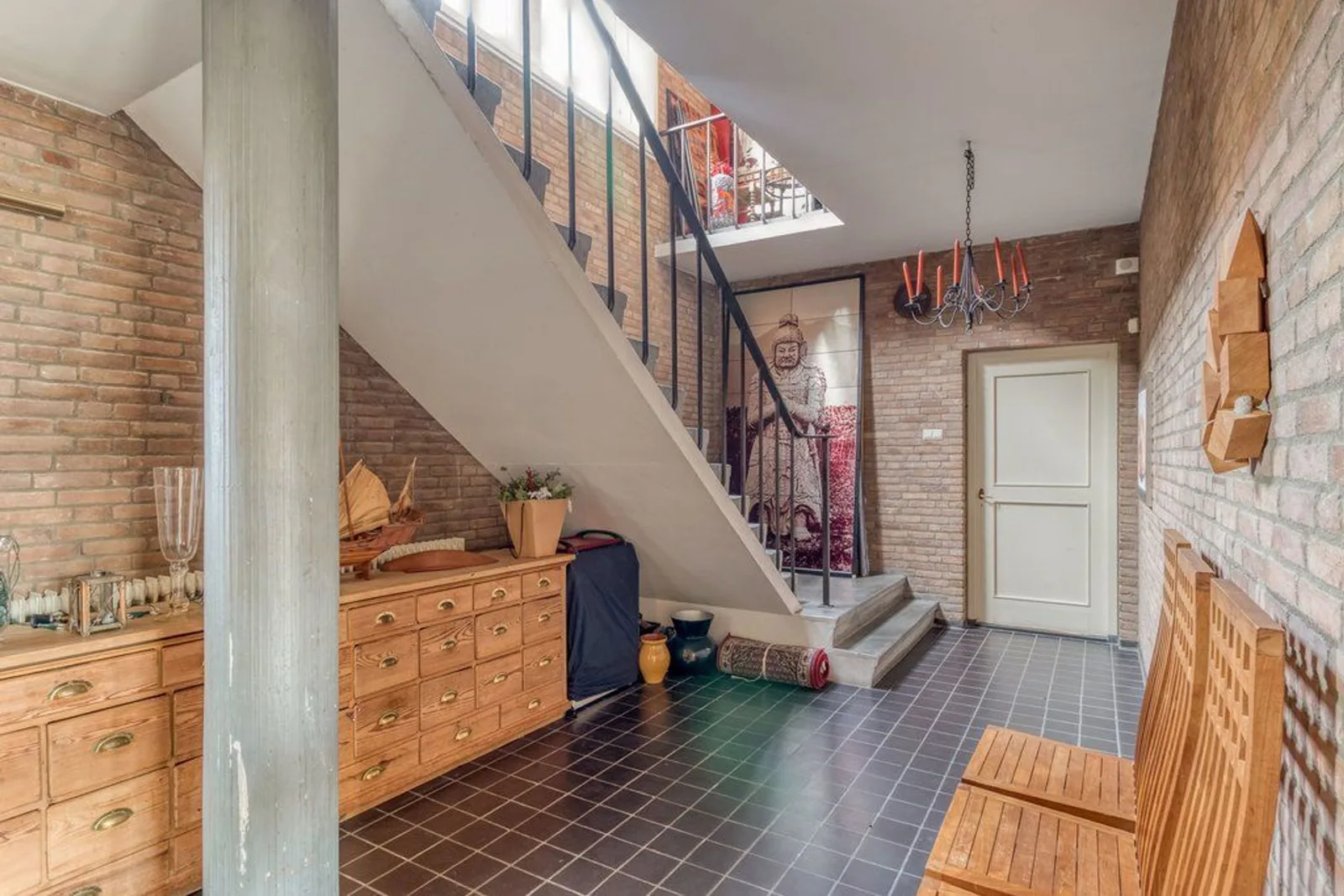 Voormalig raadhuis Schoondijke, Schoondijke – statige trap