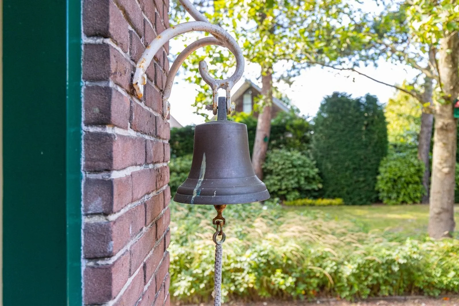 Villa De Kroft, Schoorl – de bel bij de entree