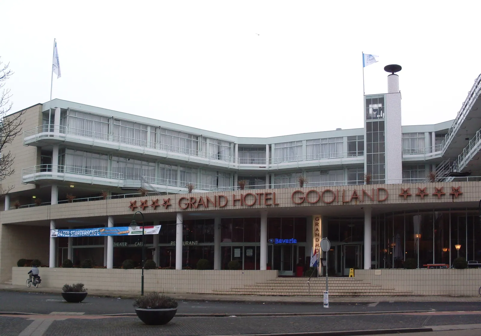 Grand Hotel Gooiland (ontwerp J. Duiker, voltooid door B. Bijvoet), Hilversum (1934–1936), ontwerp Bernard Bijvoet