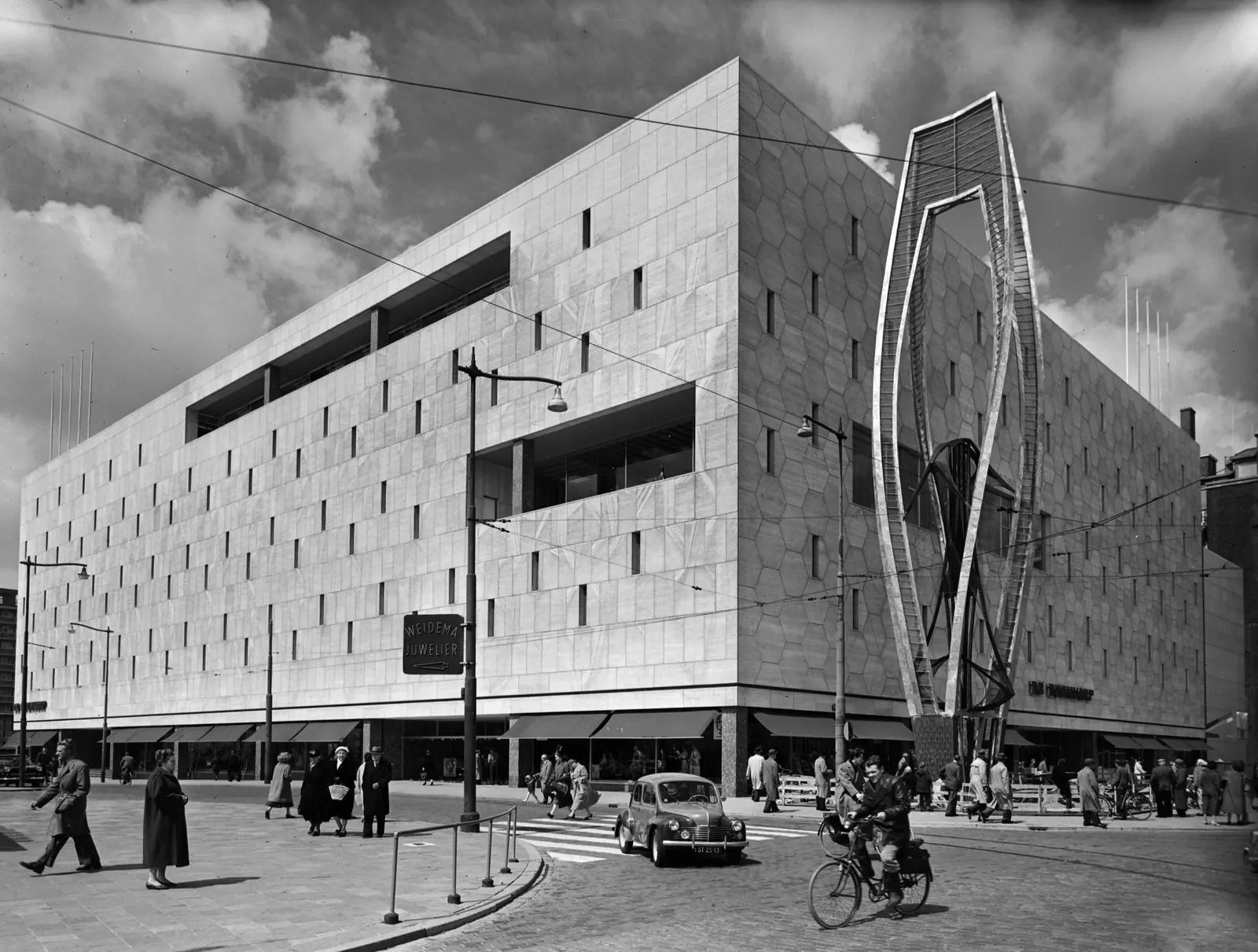 De Bijenkorf (met A. Elzas), foto uit 1957, Rotterdam (1957), ontwerp Marcel Breuer