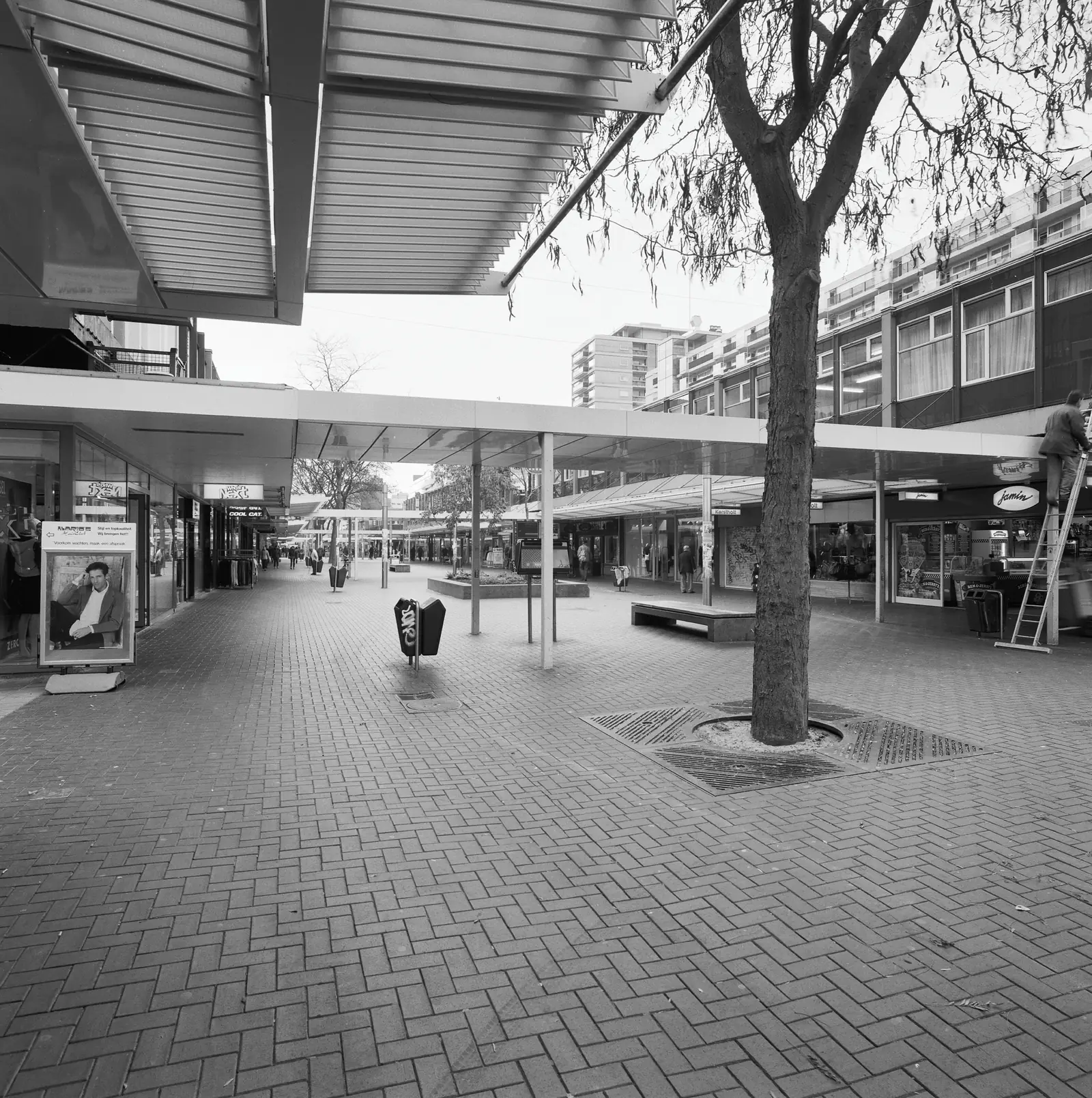 Winkelpromenade Lijnbaan, Rotterdam (1953), ontwerp Van den Broek & Bakema