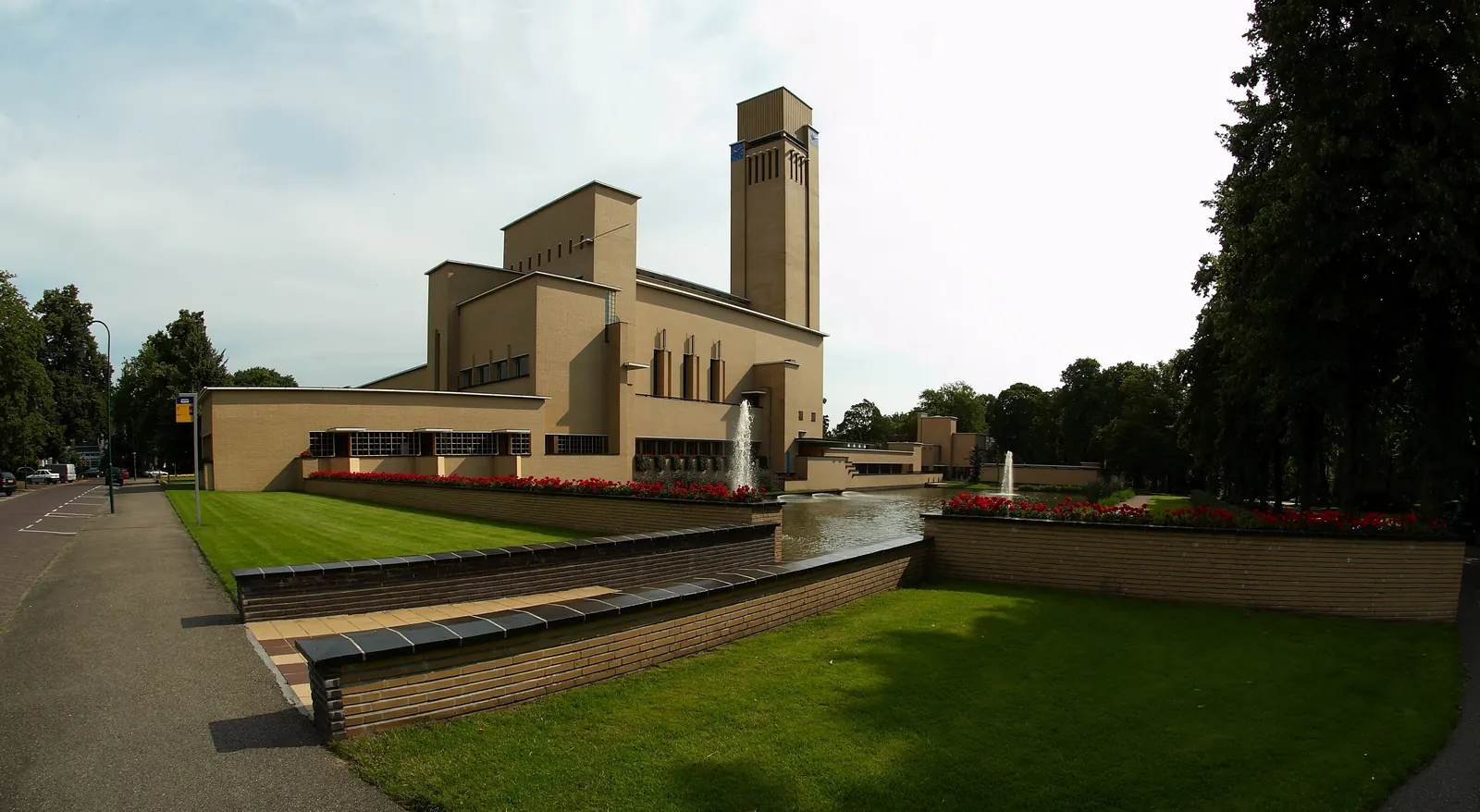 Raadhuis Hilversum, Hilversum (1928–1931), ontwerp W.M. Dudok