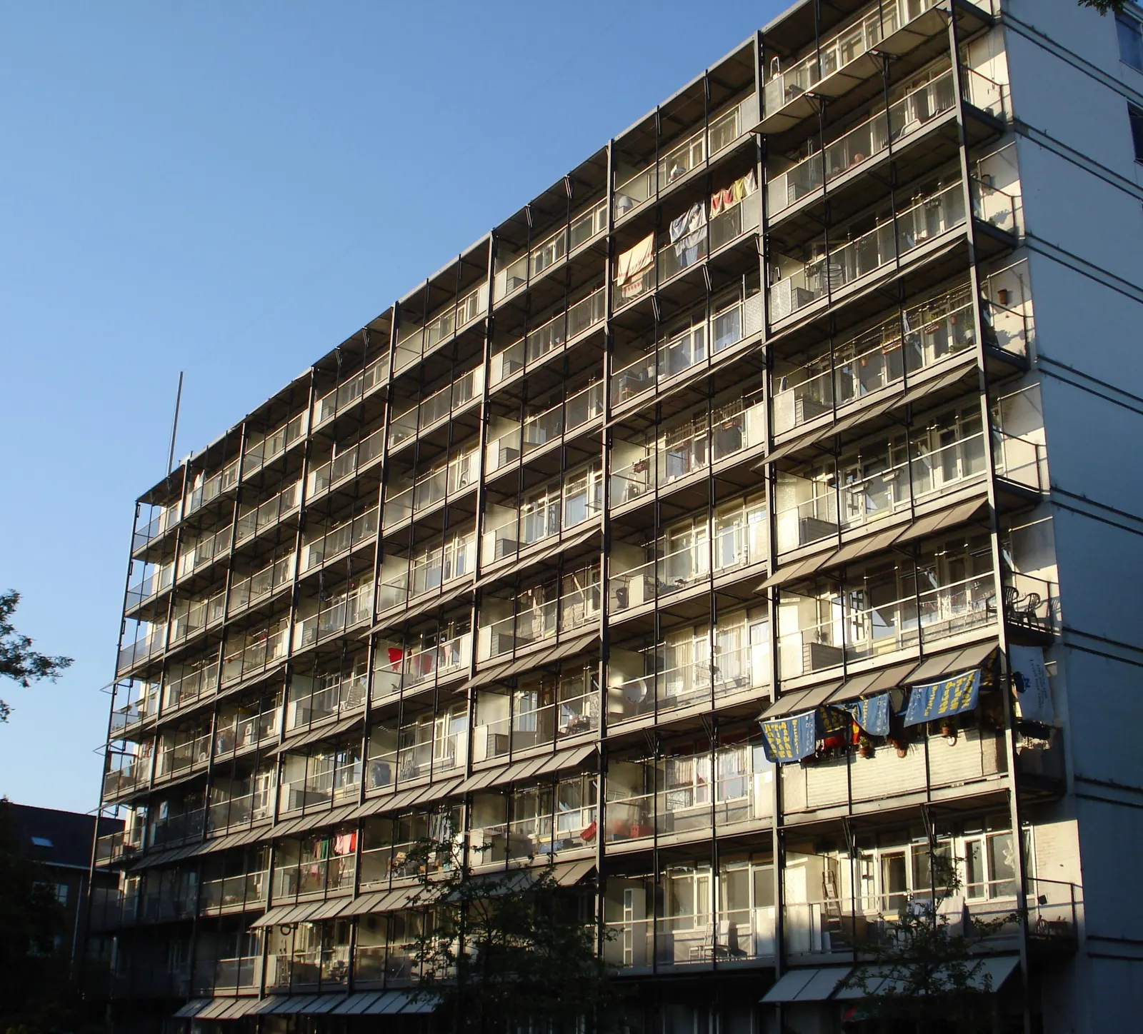 Bergpolderflat, Rotterdam (1933–1934), ontwerp Willem van Tijen